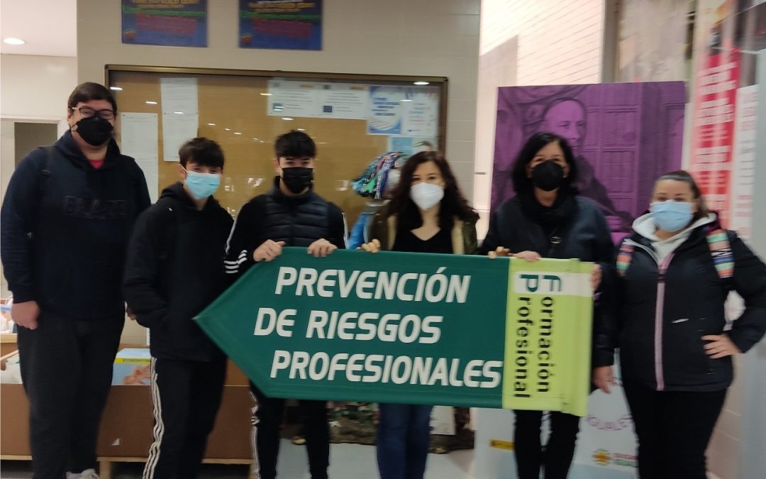 Visita a los talleres de Madera y Mueble del IES Alhamilla
